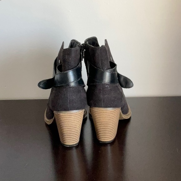 Seventeen Black Ankle Boots - Picture 6 of 7